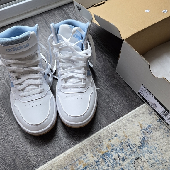 Brand new Adidas hoops women size 7.5 - Picture 5 of 6